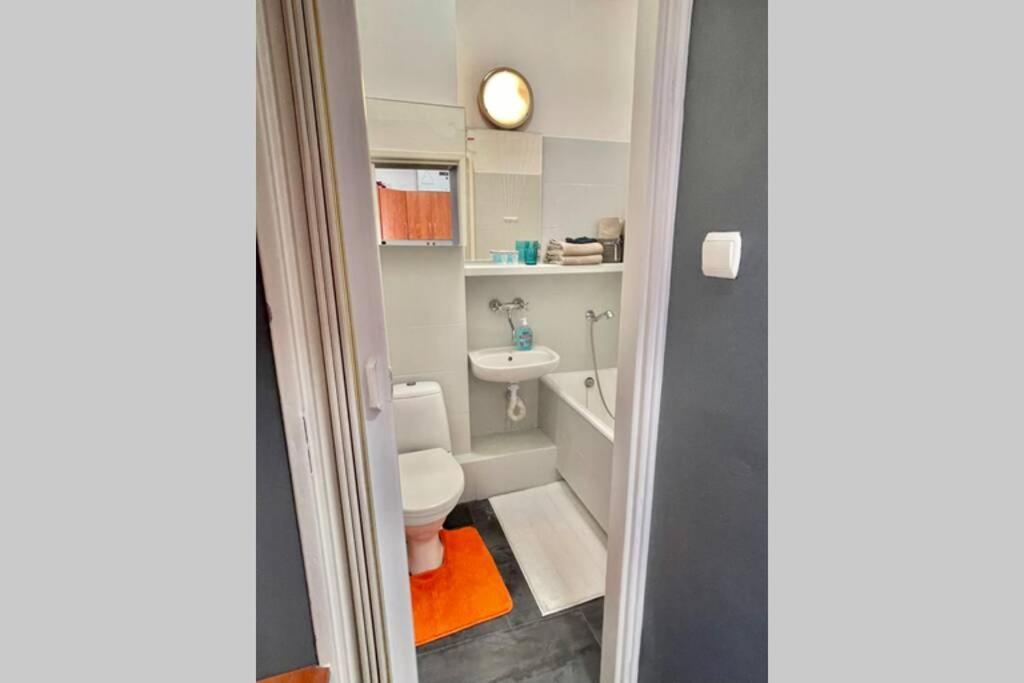 Apartment Aircondition 2, 2xmetro Wifi 50'tv Netflix Hbo Appletv Warschau